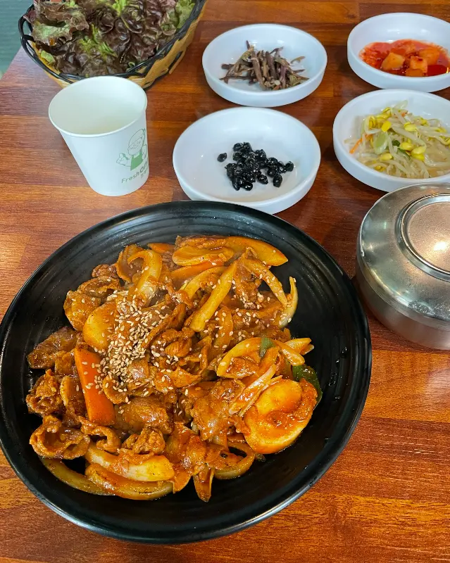 제육볶음 한 상 차림