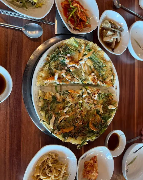 바삭하게 구워진 한치 파전