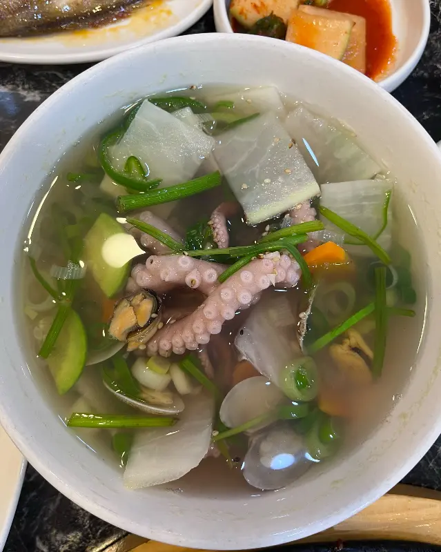 시원하고 깔끔한 국물이 일품인 연포탕