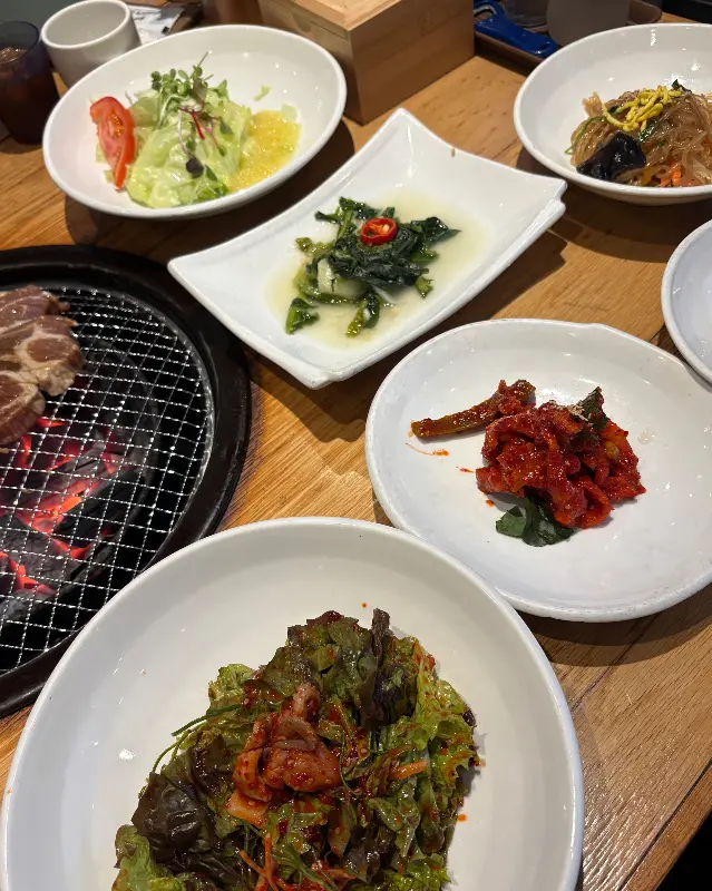 푸짐한 밑반찬 한 상 차림