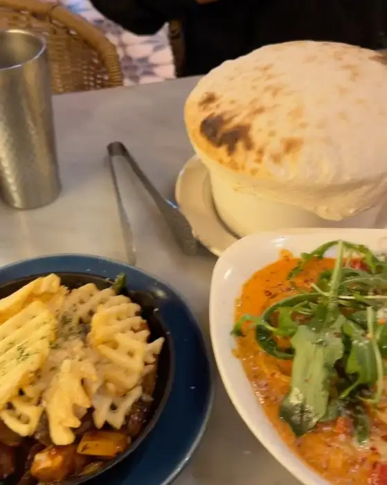 갓 구워낸 화덕 피자 단면