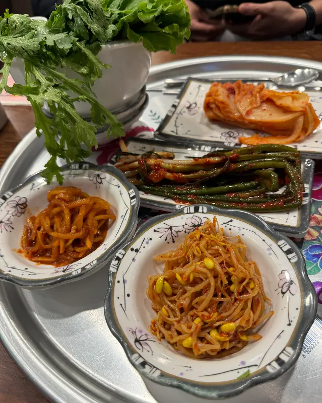 정겨운 분위기의 냉삼사오 내부