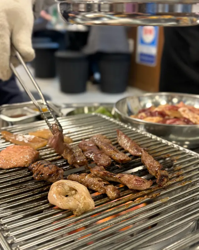 돈부속에서 즐거운 식사