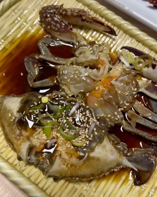 윤기가 흐르는 간장게장