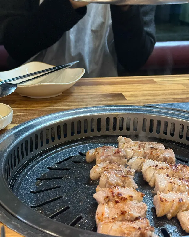 고기 굽는 모습