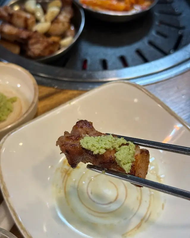 잘 익은 고기 한 점