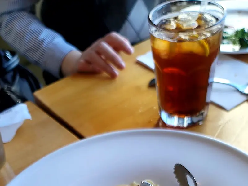 테이블 위에 놓인 음료