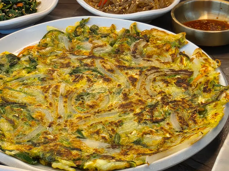 고소함이 느껴지는 김치전의 모습