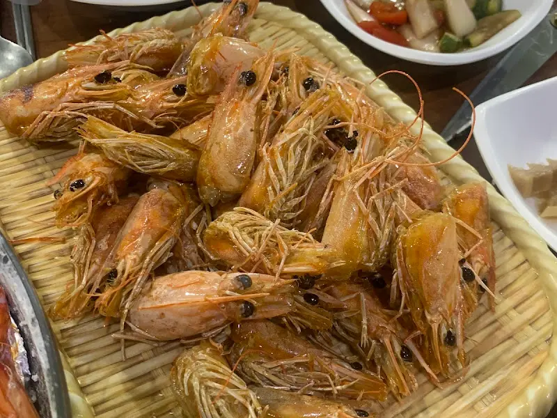 접시에 담긴 새우