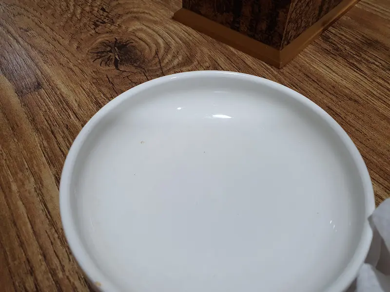 칼국수 면이 담긴 그릇