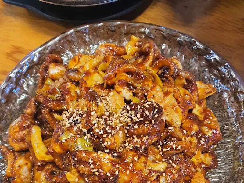 윤기가 흐르는 쭈꾸미 볶음