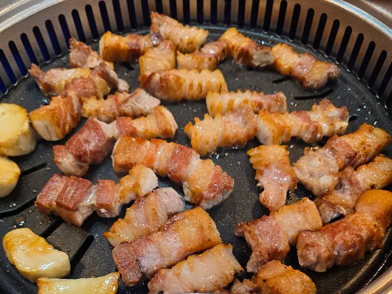 육즙 가득한 삼겹살