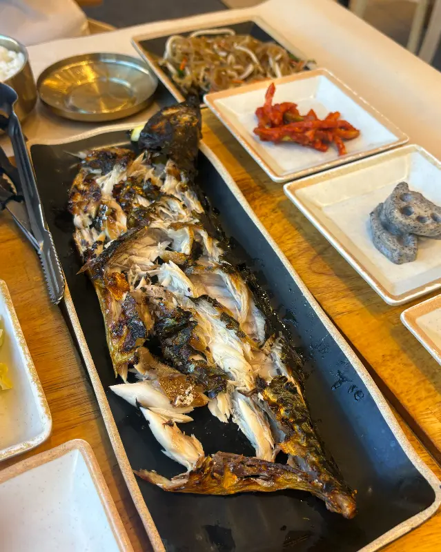 윤기가 흐르는 고등어 구이