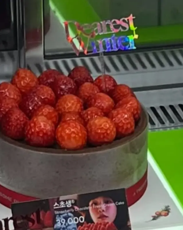 투썸플레이스 딸기 초콜릿 생크림 케이크