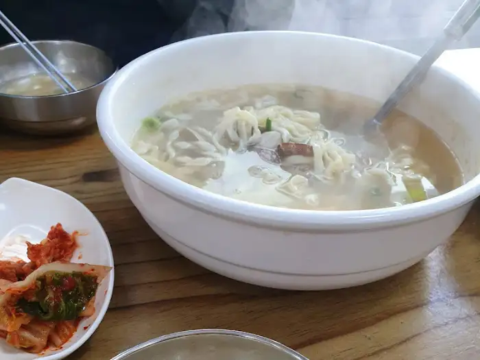 김이 나는 동태찌개