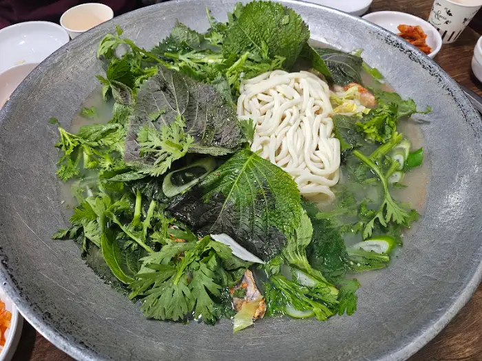 다양한 채소가 듬뿍 들어간 물닭갈비