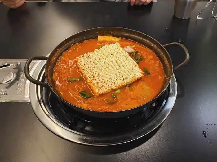 보글보글 끓는 김치찌개