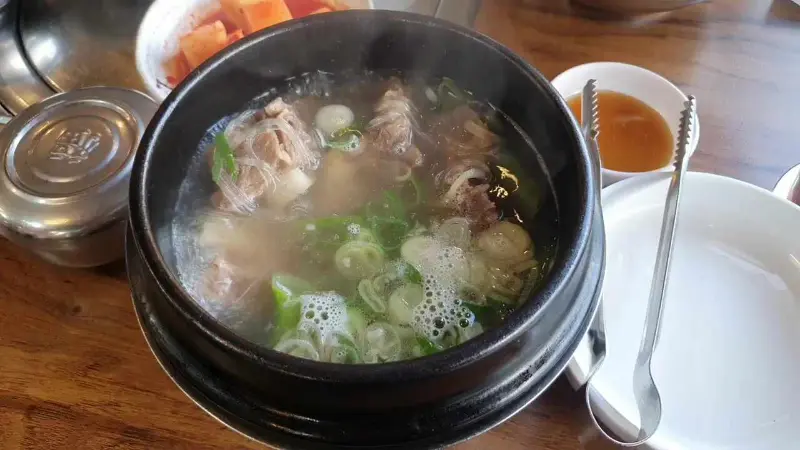 뜨끈하고 깊은 맛이 일품인 된장찌개