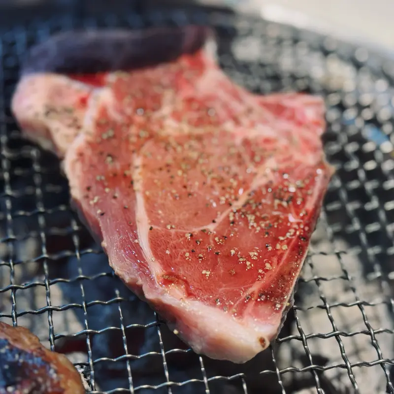 윤기가 좔좔 흐르는 돼지갈비