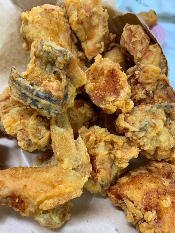 접사로 찍은 후라이드 치킨