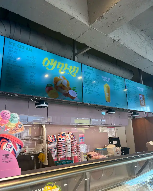 주문대와 메뉴판