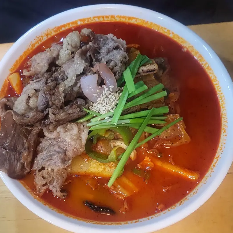 차돌박이가 듬뿍 올라간 짬뽕