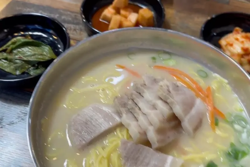 고기국수와 곁들여 먹기 좋은 깍두기, 김치