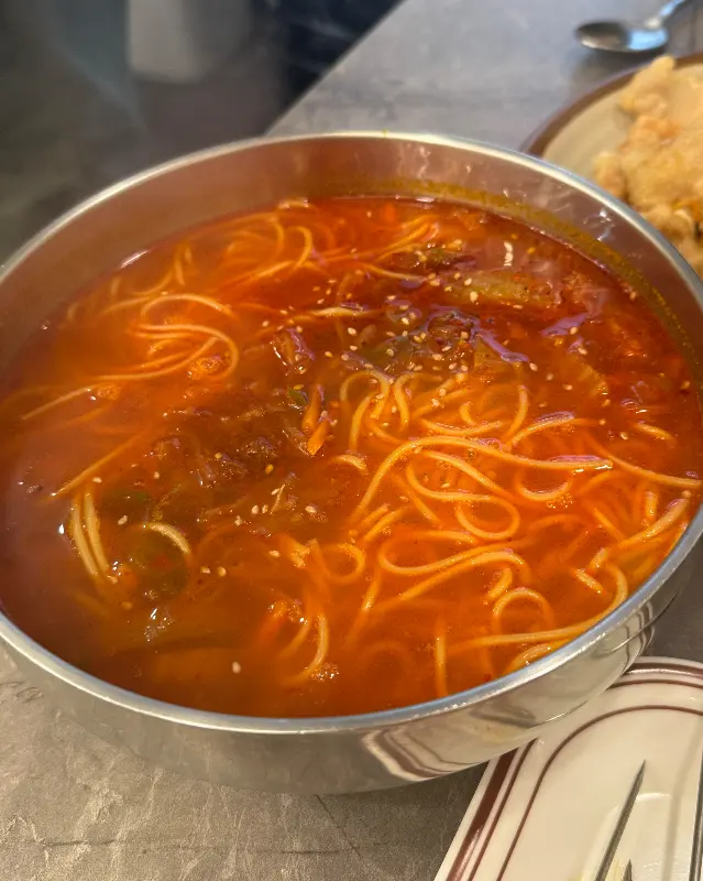 매콤한 온면의 자태