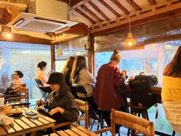 시간마저 멈춘 듯한 익선동 골목, 소금 향 가득한 서울 맛집 기행