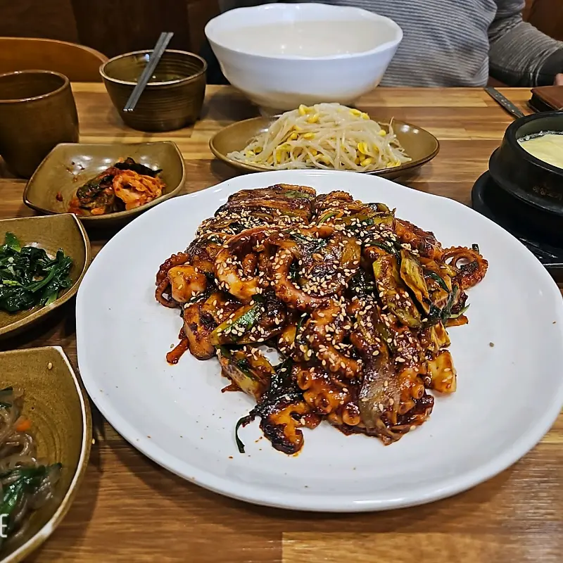 마늘보쌈과 밑반찬