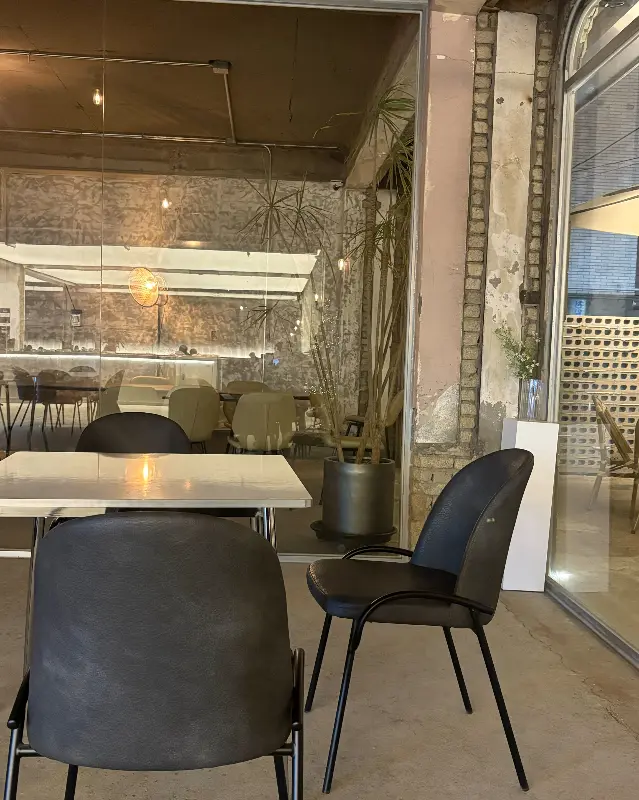 퍼스트커피랩 내부 좌석