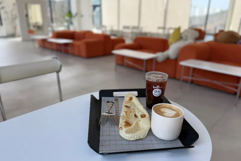 편안한 분위기의 맷돌카페 내부 좌석