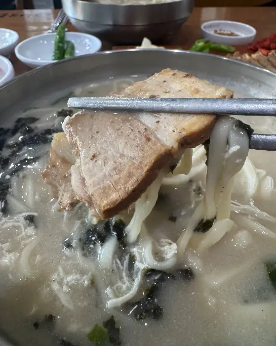 수육과 칼국수 면