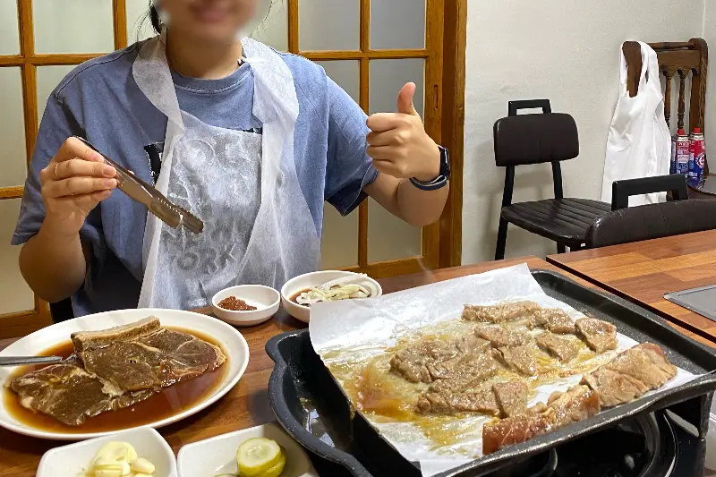 고기 구워먹는 손님