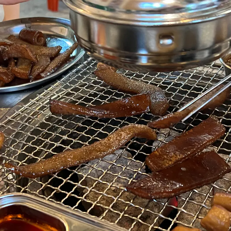 불판 위 돼지 껍데기