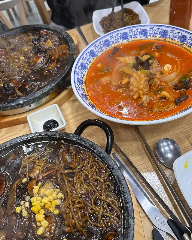 돌짜장과 짬뽕, 유자 탕수육의 환상적인 조합