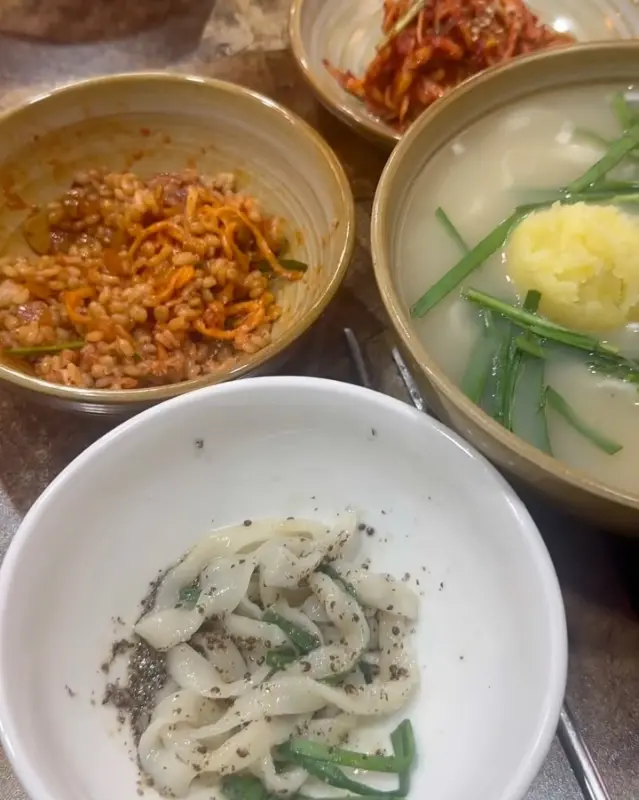 들기름과 들깨가루에 비벼 먹는 특별한 칼국수