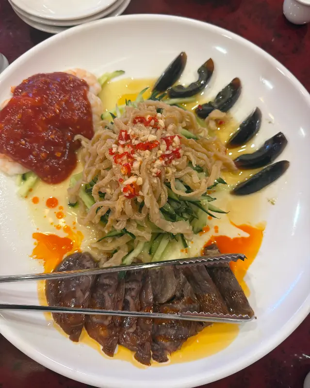 화려한 플레이팅의 요리