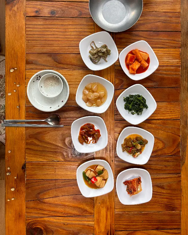 다양하고 맛깔스러운 밑반찬