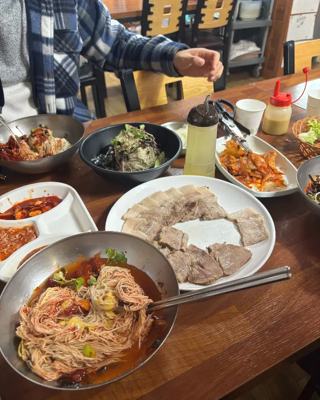 광암막국수 테이블 세팅