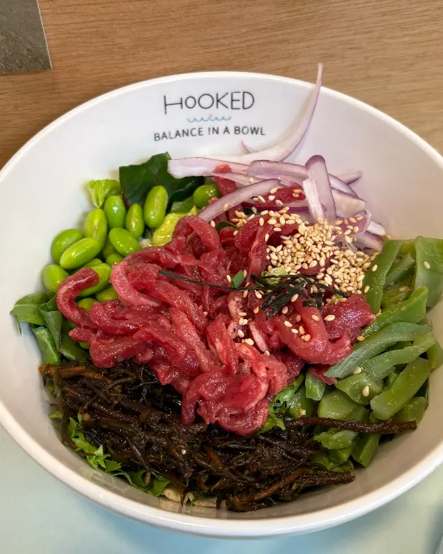 신선한 육회가 듬뿍 올라간 포케