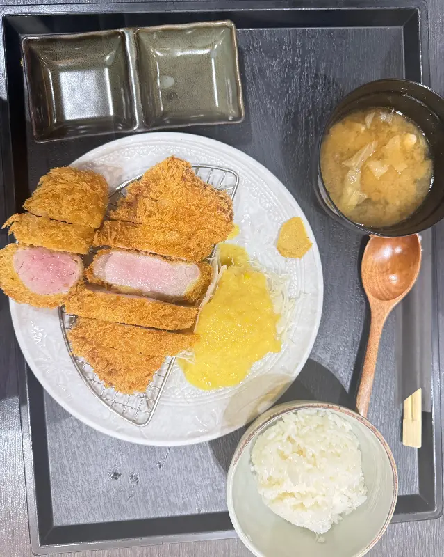 흑심 돈까스 한 상 차림 항공샷