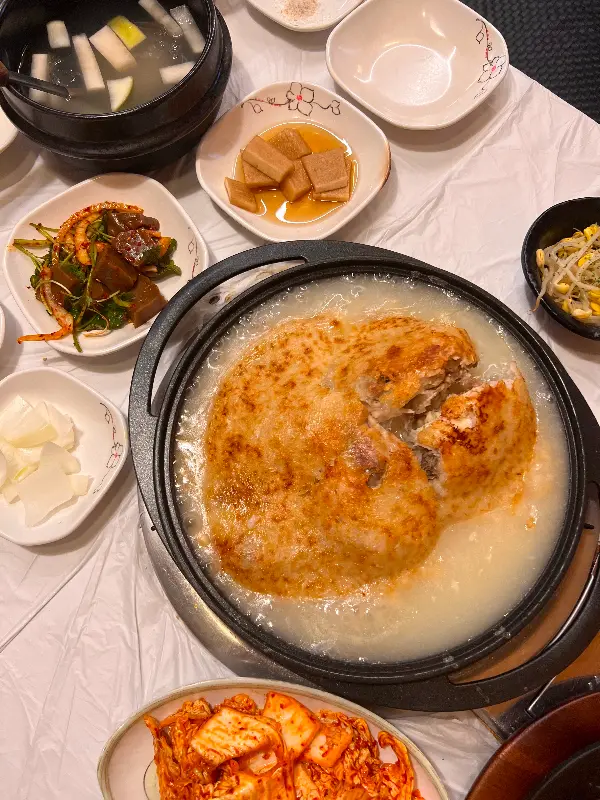 누룽지 백숙 한상 차림