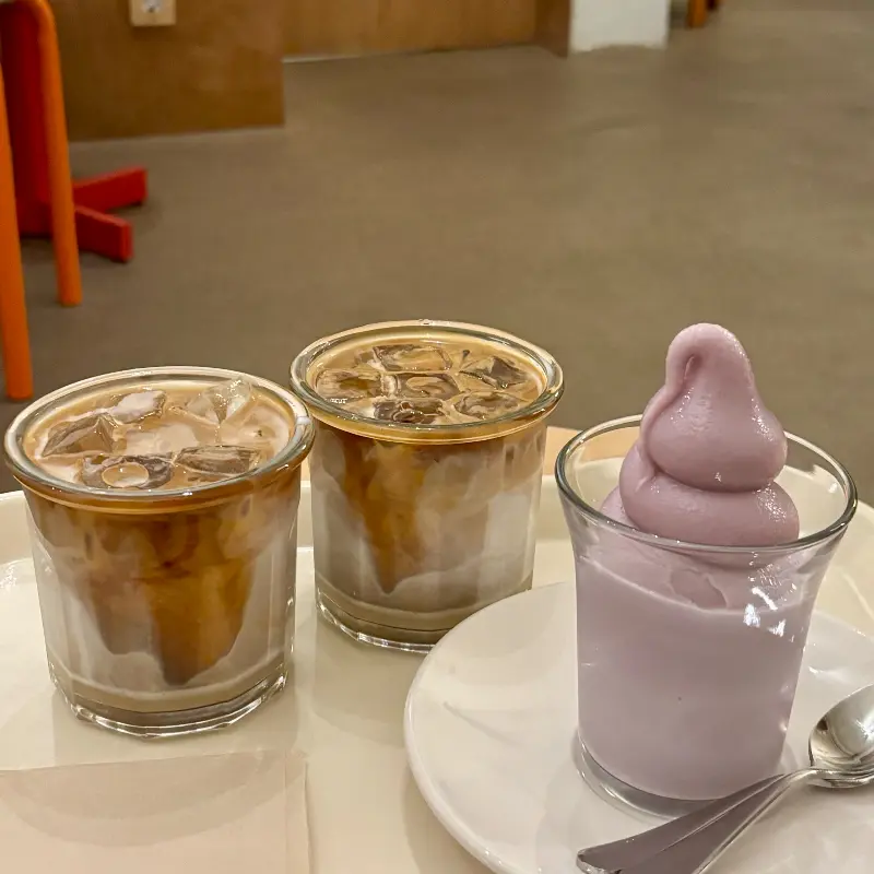 우베 아이스크림과 라떼