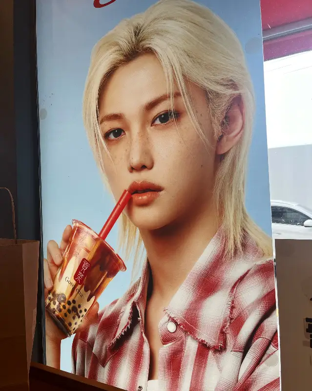 매장에 비치된 공차 모델 이미지