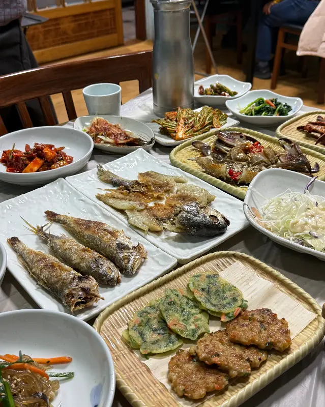 푸짐하게 차려진 한 상