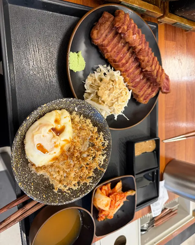 타마고 텐동과 규카츠 정식