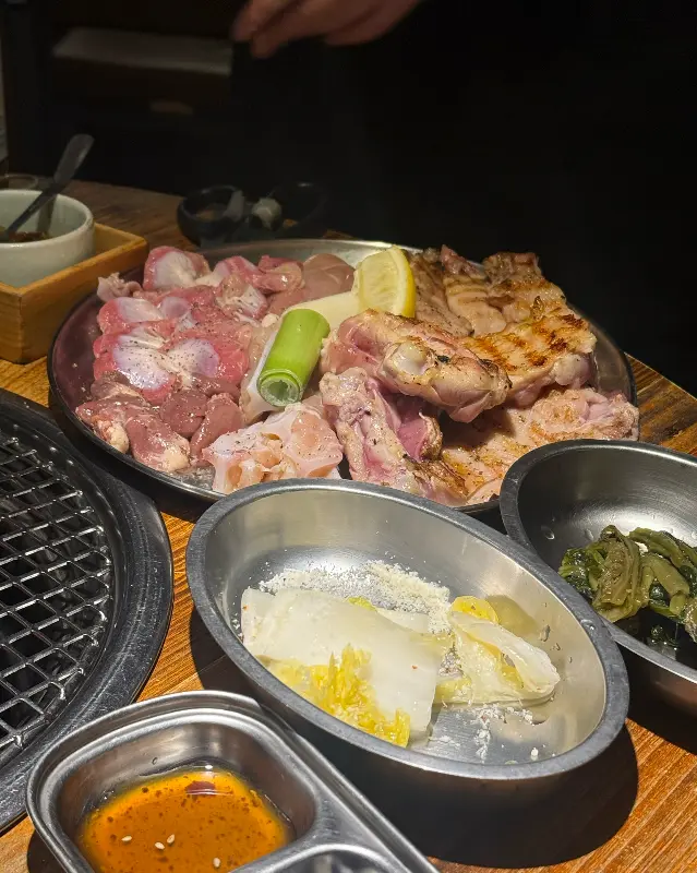 신선한 닭 특수부위 모듬 한상차림