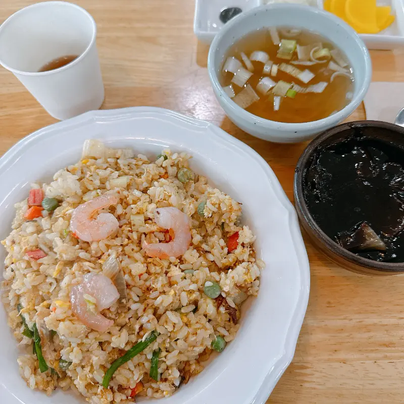 윤기가 자르르 흐르는 볶음밥