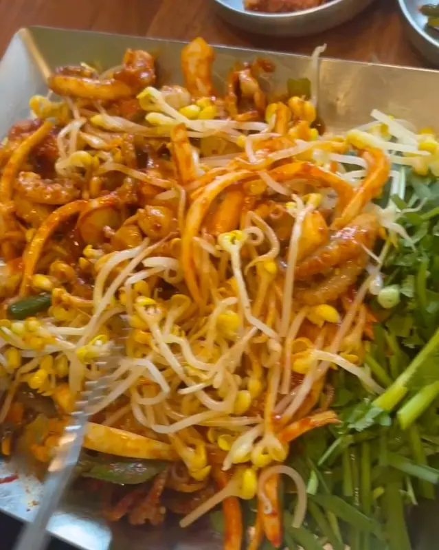 매콤달콤한 철판 쭈꾸미 볶음